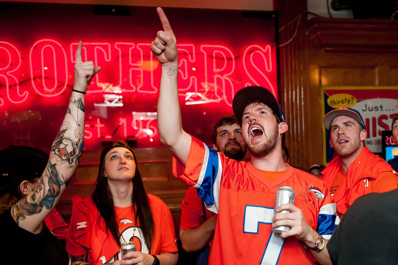 Así celebraron los Denver Broncos su triunfo en el Super Bowl 50 ante los Carolina Panthers 24-10.