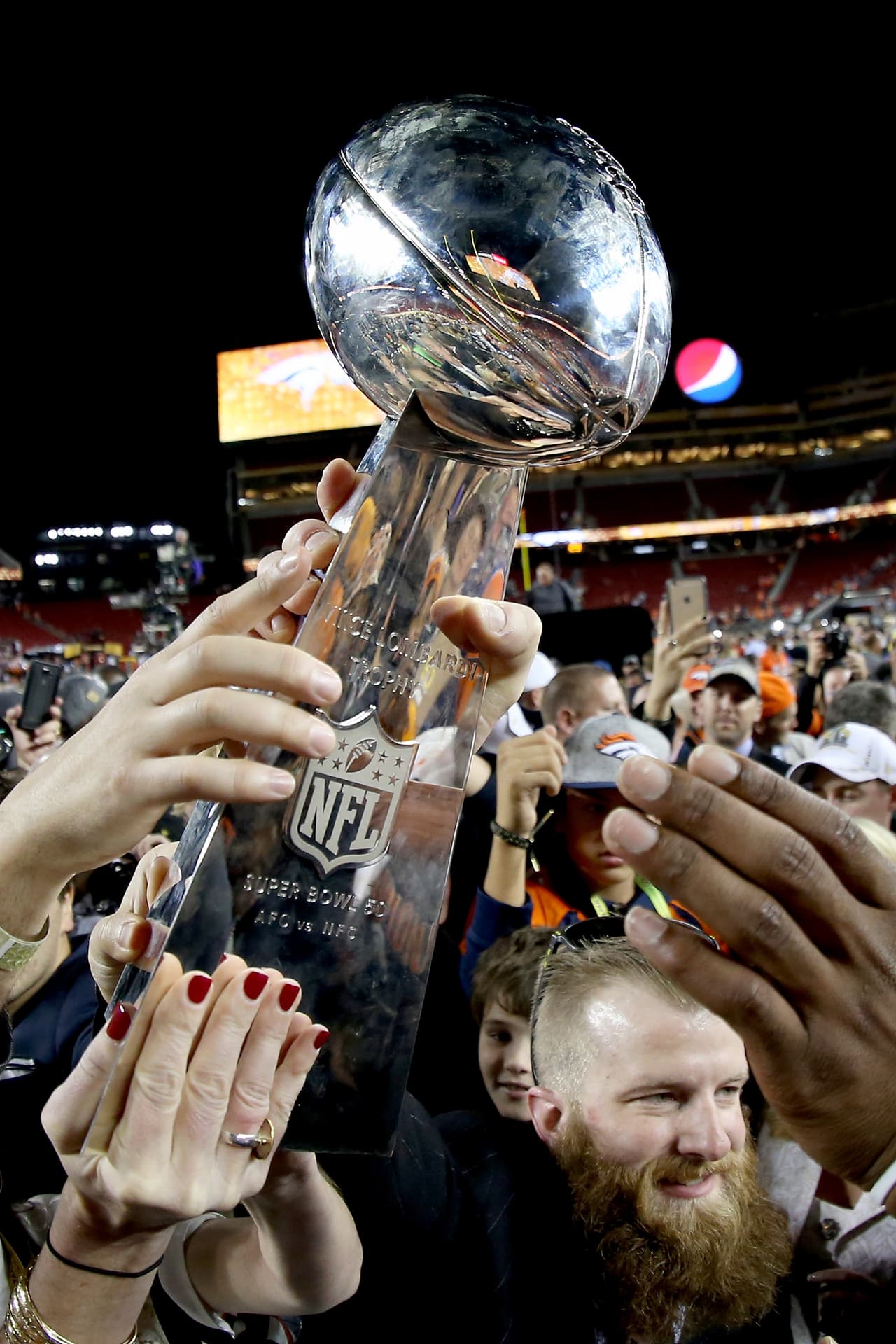 Así celebraron los Denver Broncos su triunfo en el Super Bowl 50 ante los Carolina Panthers 24-10.