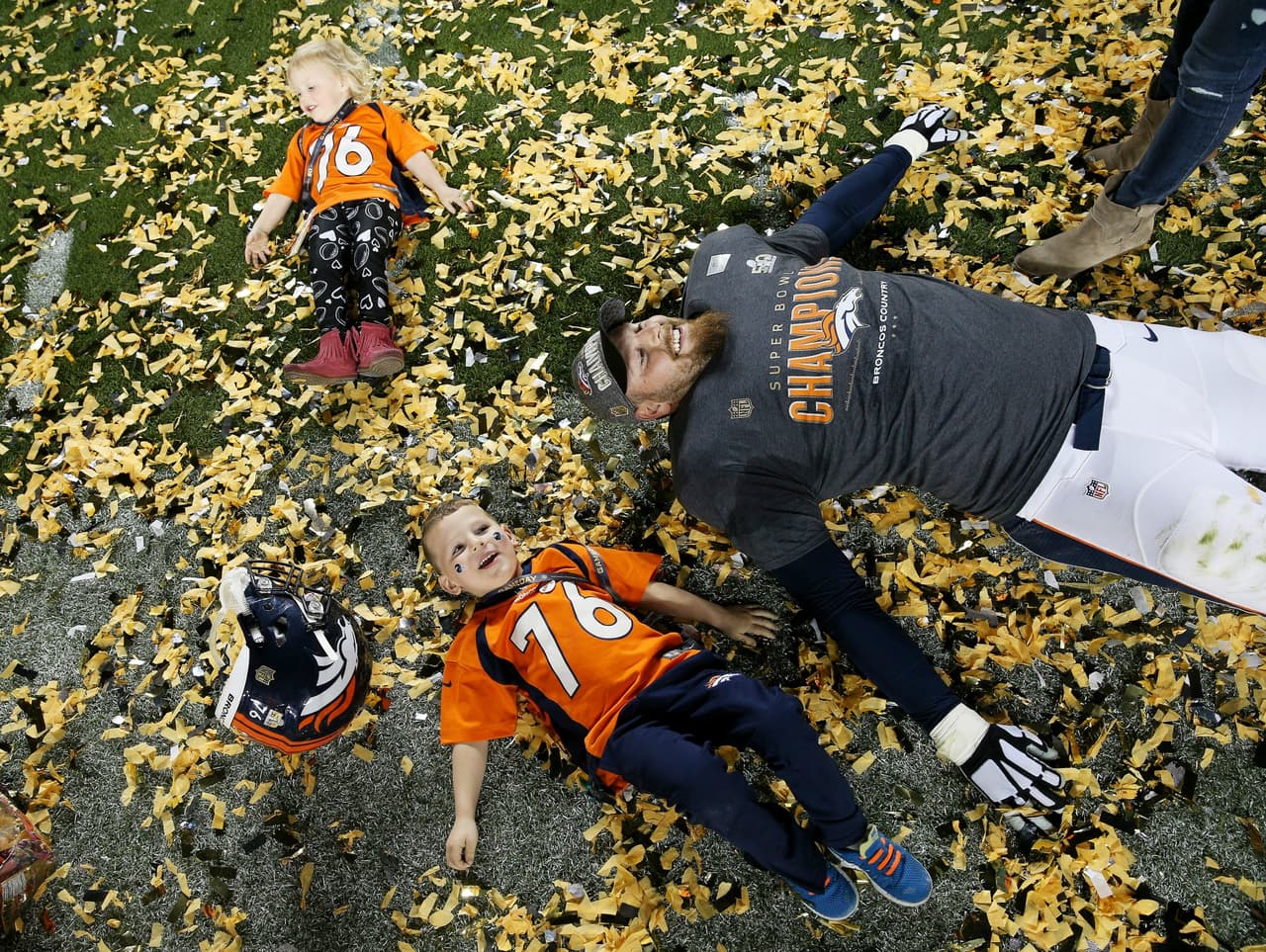Así celebraron los Denver Broncos su triunfo en el Super Bowl 50 ante los Carolina Panthers 24-10.