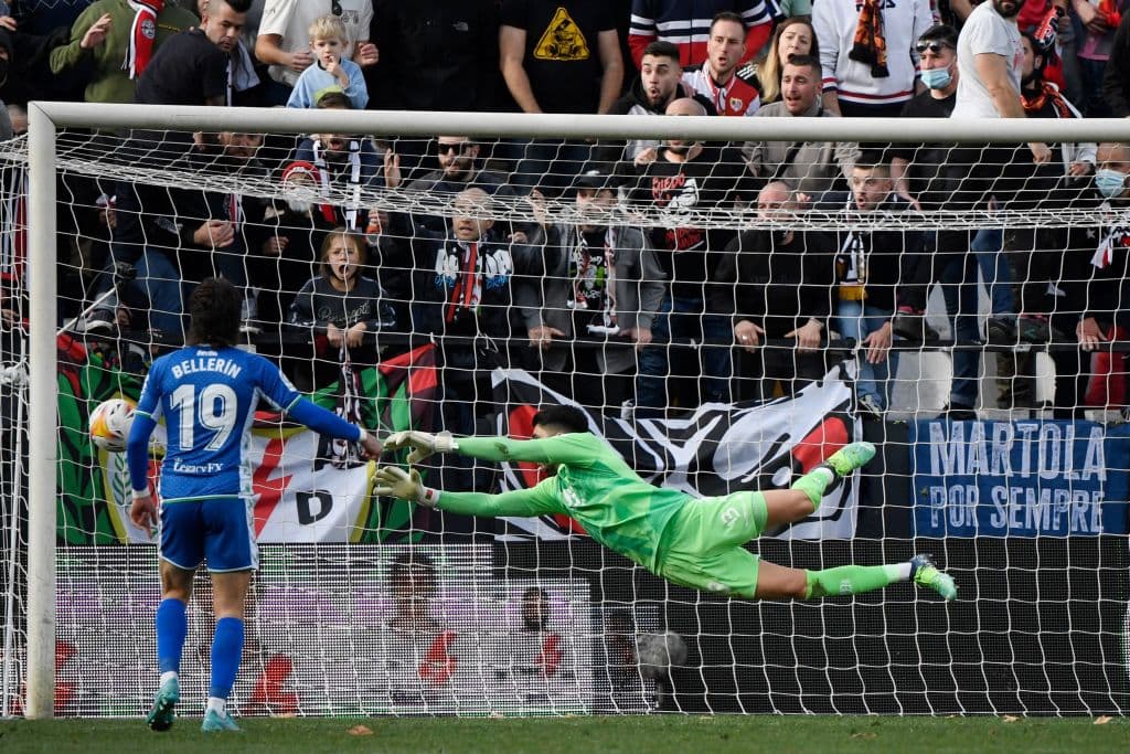 Rayo Vallecano le empata al Real Betis 1-1 durante la J 20 en La Liga. Sergio Canales ponía a los béticos arriba al 45'+2', pero fue Iván Balliu al 70' quien igualó el marcador y permitió que se repartieran puntos. Andrés Guardado ingresó al 39', mientras que Diego Lainez estuvo en la banca.