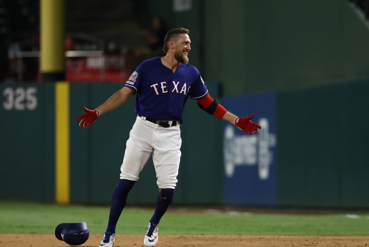 ' ¯_(ツ)_/¯ ' - Hunter Pence - Rangers