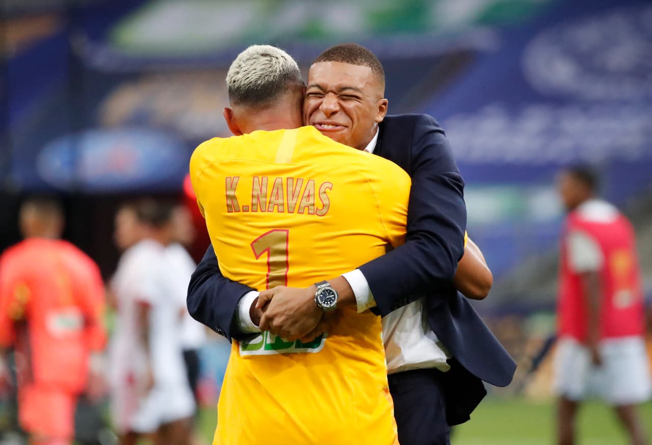 Así festejaron Neymar, Mbappé y el PSG su triple corona | Tras conseguir la Copa de la Liga de Francia los festejos no se hicieron esperar.