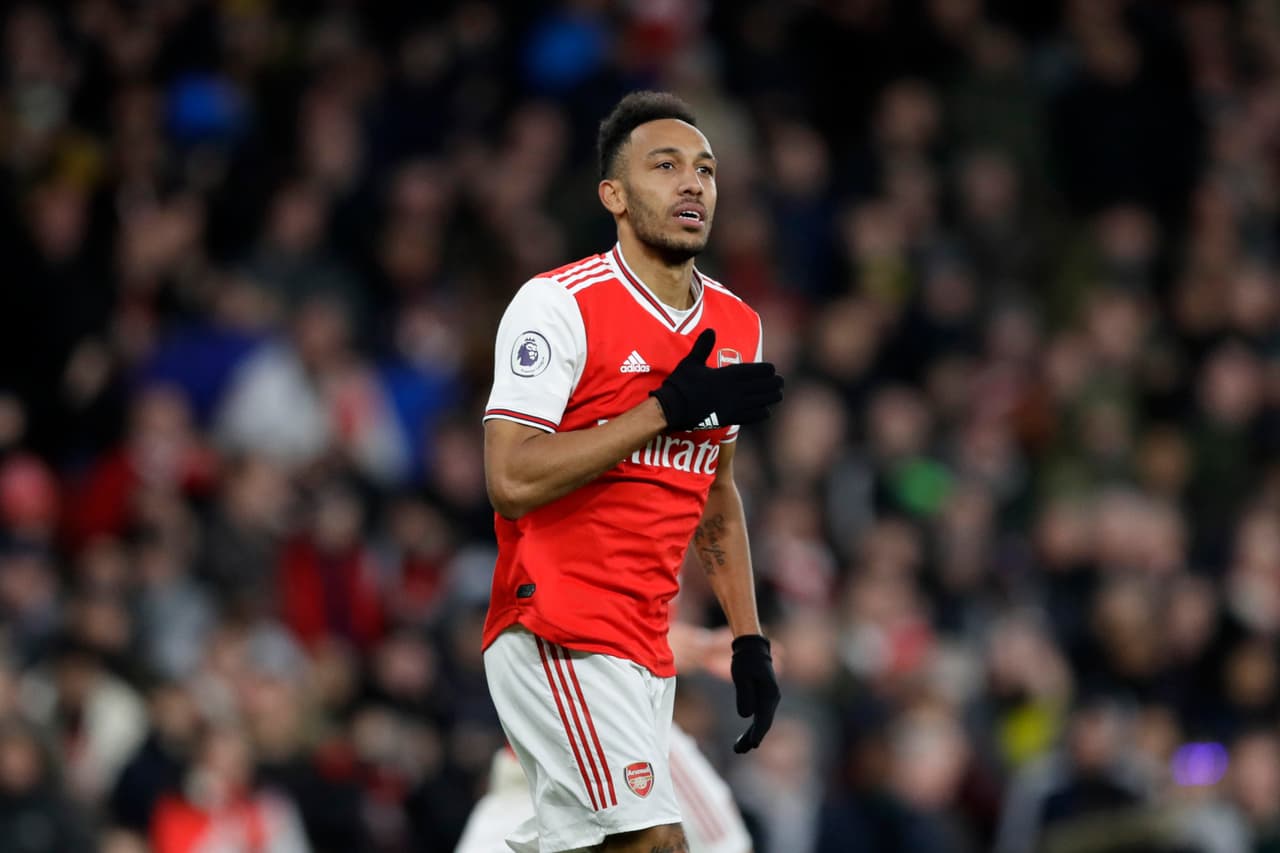 La música que más disfruta para escuchar en su casa y antes de los partidos es el Hip Hop.