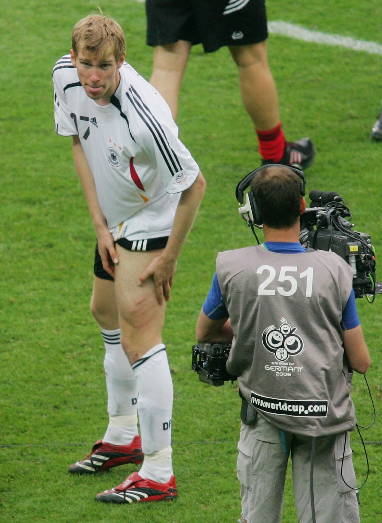 Mertesacker brindó solidez defensiva en esa línea de tres de Jürgen Klinsmann con Joachim Löw como asistente técnico.