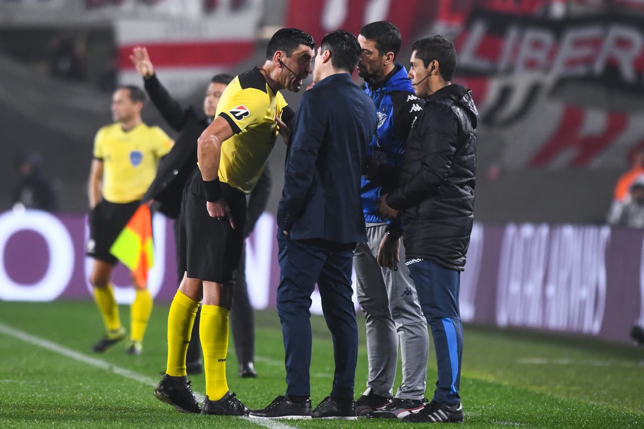 River Plate fue eliminado tras empatar 0-0 ante Vélez en el Estadio Monumental y perder la ida de los Octavos de Final por 1-0.