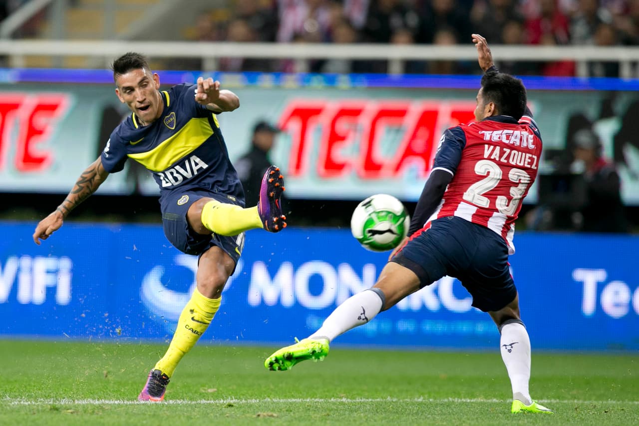 No fue la mejor noche de las Chivas que se vieron superadas por el Boca, que se cansó de llegar y fallar, y que al final se fue con las manos vacías y un amargo sabor.