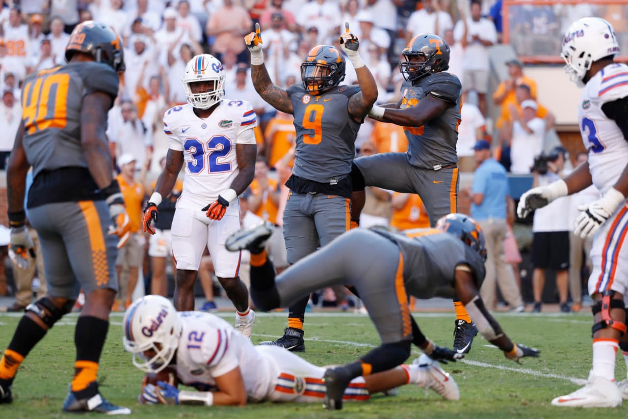 # 16
<b>DEREK BARNETT</b> – DE |
<i>Tennessee</i>