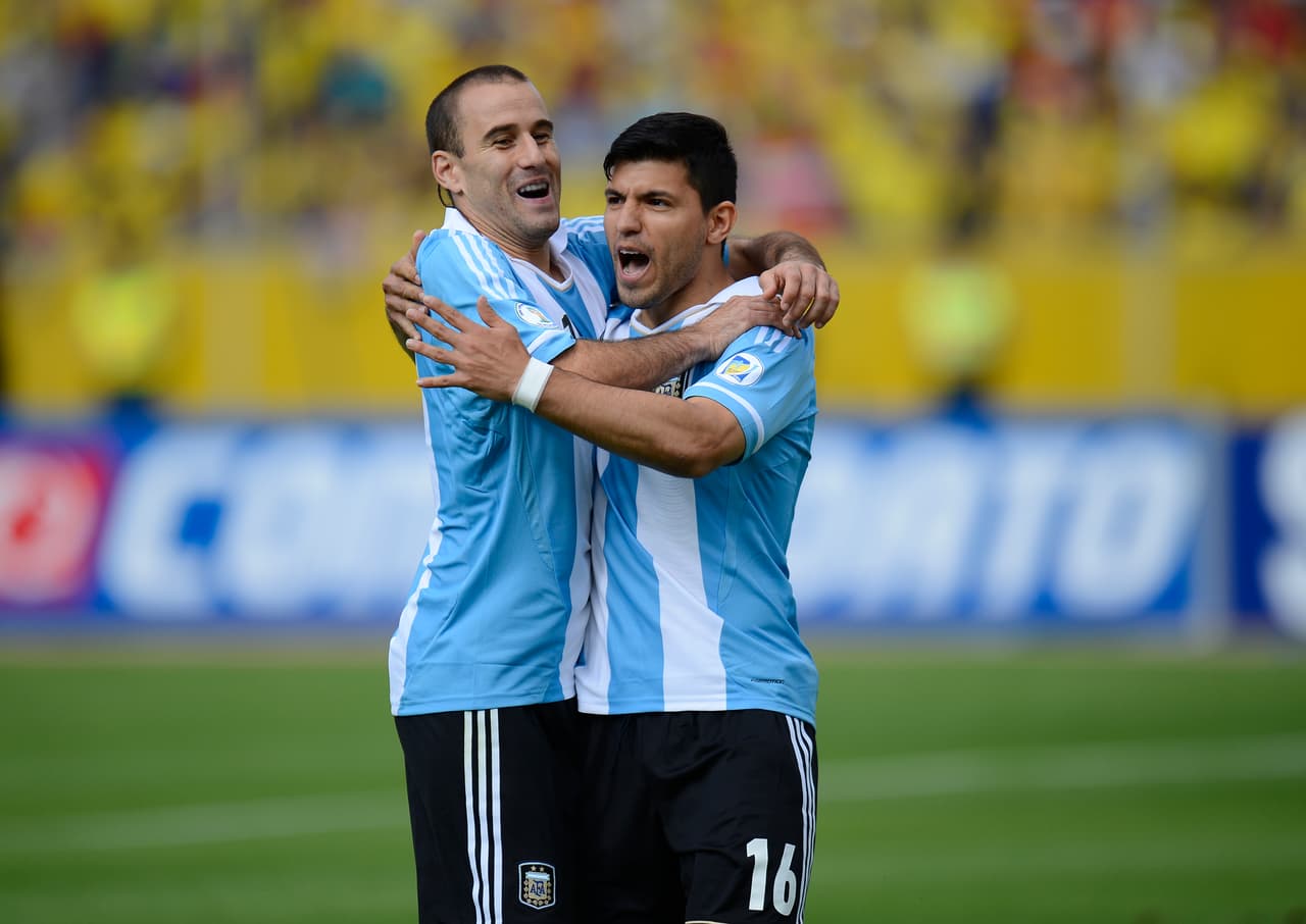 Sergio 'Kun' Agüero abrió el marcador anotando un penalti, dejando atrás el fantasma del que falló Tévez en 2009. Apenas iban 3 minutos de partido.