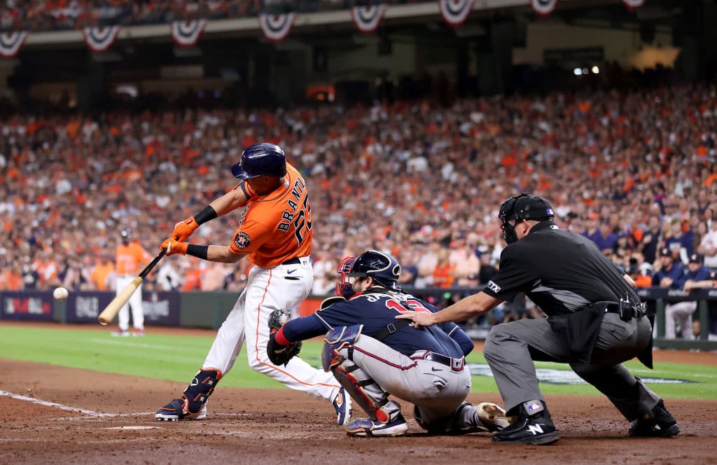 De la mano de sus bateadores estelares, los Houston Astros vencen 2-6 a los Atlanta Braves en el juego de dos de la Serie Mundial 2021.