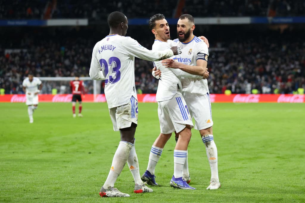 Con dobletes de Karim Benzema y Vinicius Junior, el Real madrid camina a la victoria 4-1 sobre el Valencia.