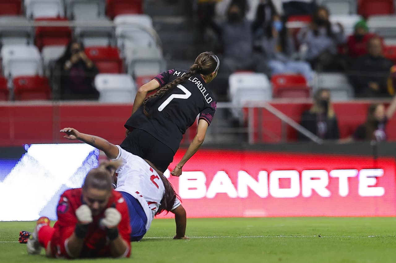 Myra Delgadillo del Braga de Portugal hizo el tercero al 19'.