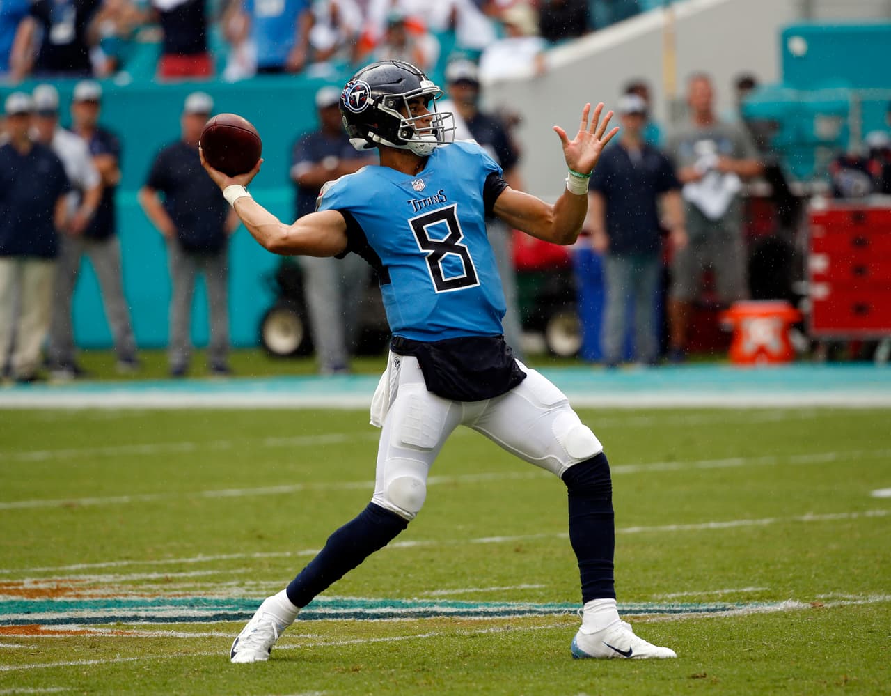 El quarterback titular de los Titans Marcus Mariota salió lastimado y debió ser sustituido por Blaine Gabbert. Una lesión en el codo derecho fue el motivo. Se desconoce la gravedad de la lesión.