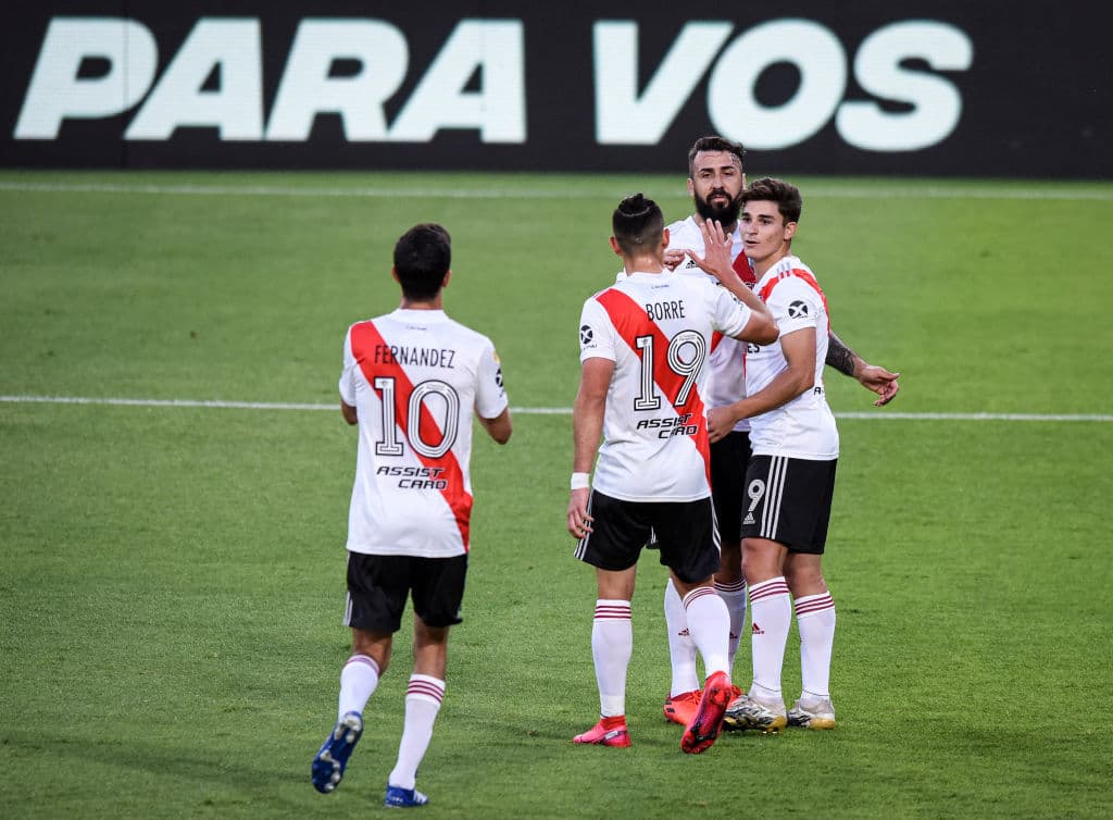 River no se conforma con el 2-0 consguido en casa y golean 2-6 en su visita a Nacional.