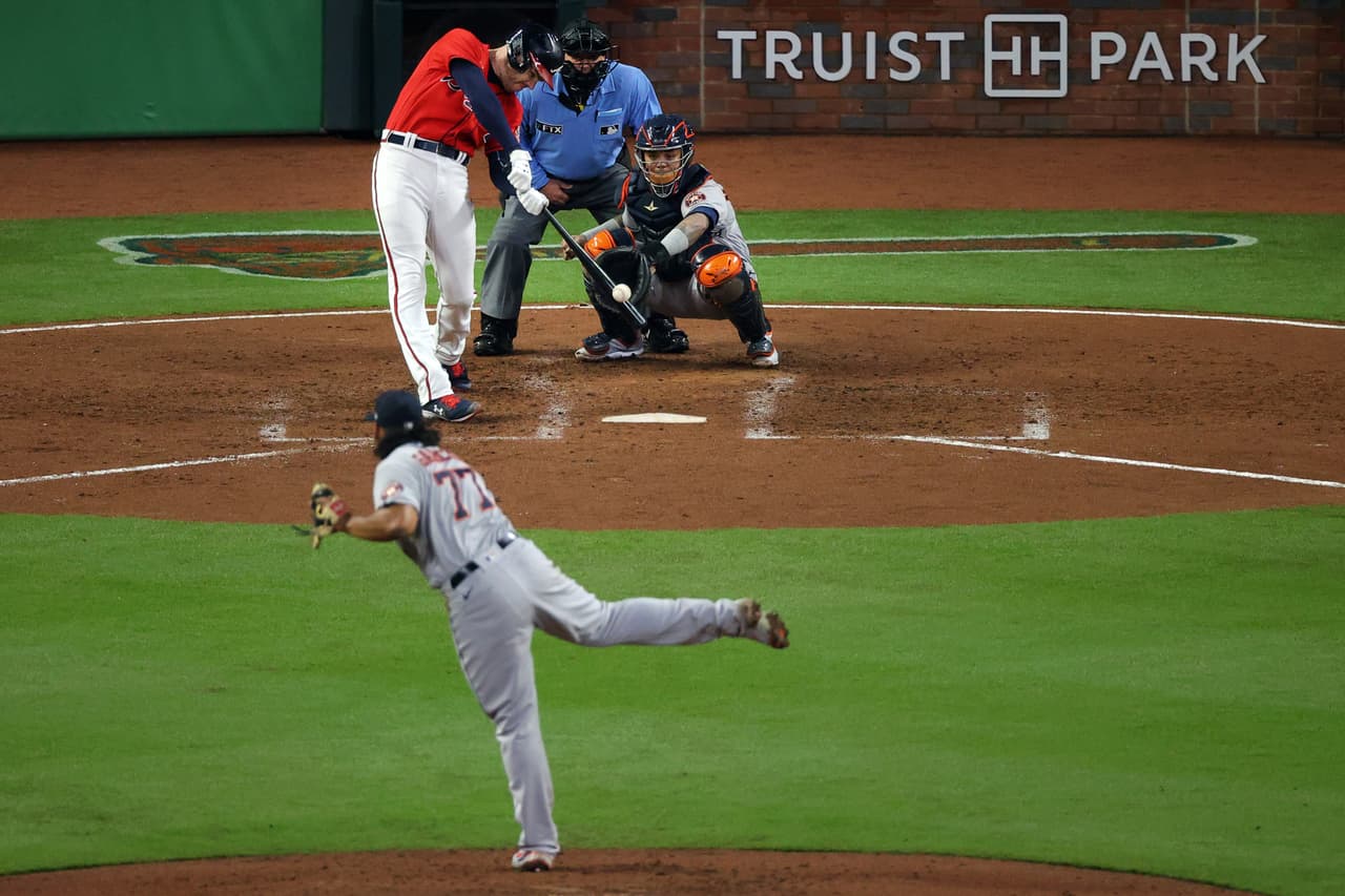 Los Braves estrenaron el marcador en la parte baja de la tercera, cuando García tuvo casa llena con un out, pero finalmente lograba los tres ponches para darle vida a Houston.