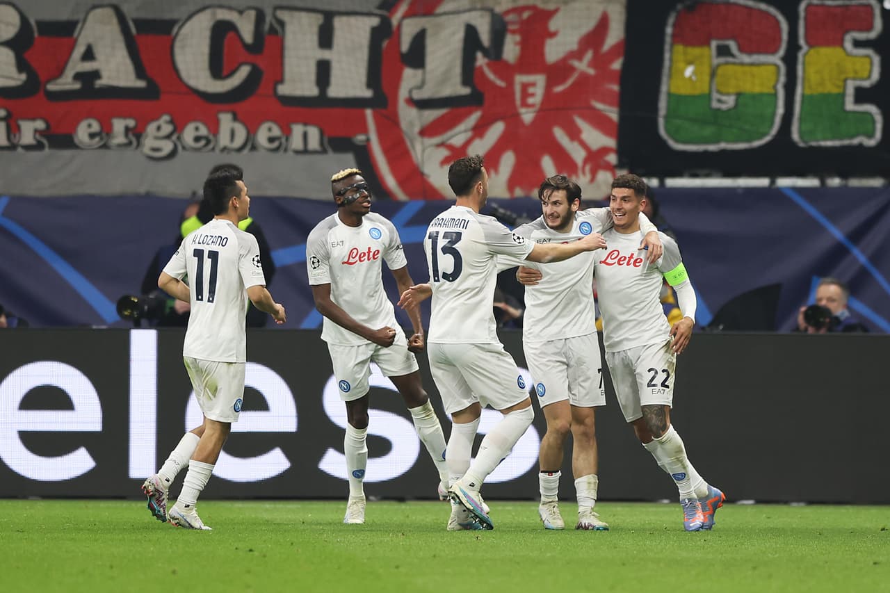 Napoli se impuso al Eintracht Frankfurt en Alemania con 'Chucky' Lozano como titular y con goles de Osinhem y Di Lorenzo.