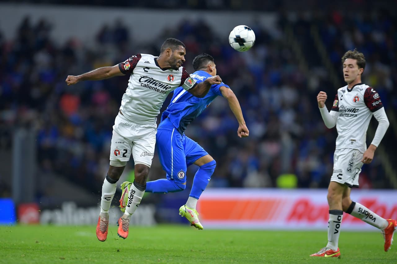 Charlie Rodríguez y Rafa Bacca son los encargados de batir las redes de Jonathan Rodríguez en la victoria de Cruz Azul 2-0 sobre Tijuana.
