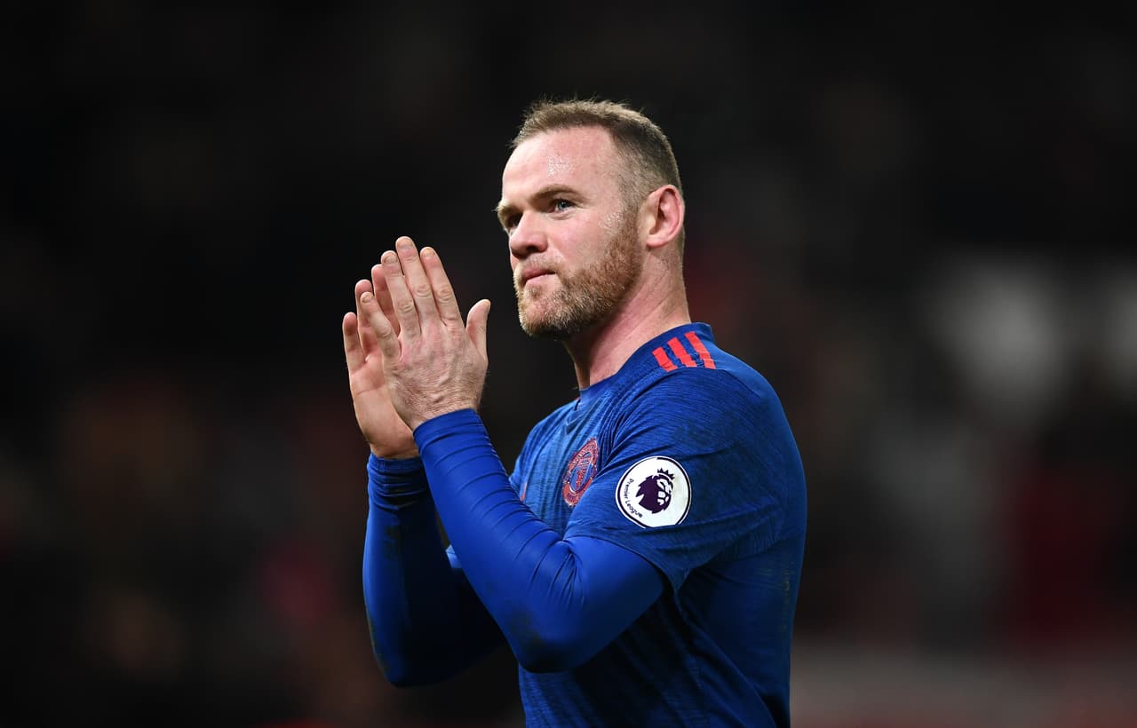 6) Wayne Rooney - El inglés Wayne Rooney está en el puesto 47 en la lista general y como el sexto futbolista apoyado en gran parte por su trayectoria y relación comercial tanto cn Nike como con Manchester United, marca número 14 a nivel mundial. Con salario de 20 millones de dólares anual y contrato hasta 2019, su reputación y estabilidad son una fortaleza.