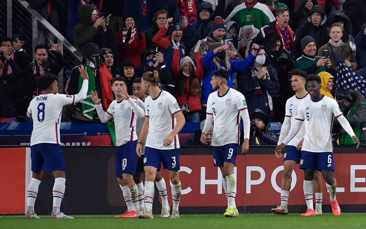 Christian Pulisic y Weston McKennie son los encargados de robarle el liderto tras vencer 2-0 al conjunto Azteca.