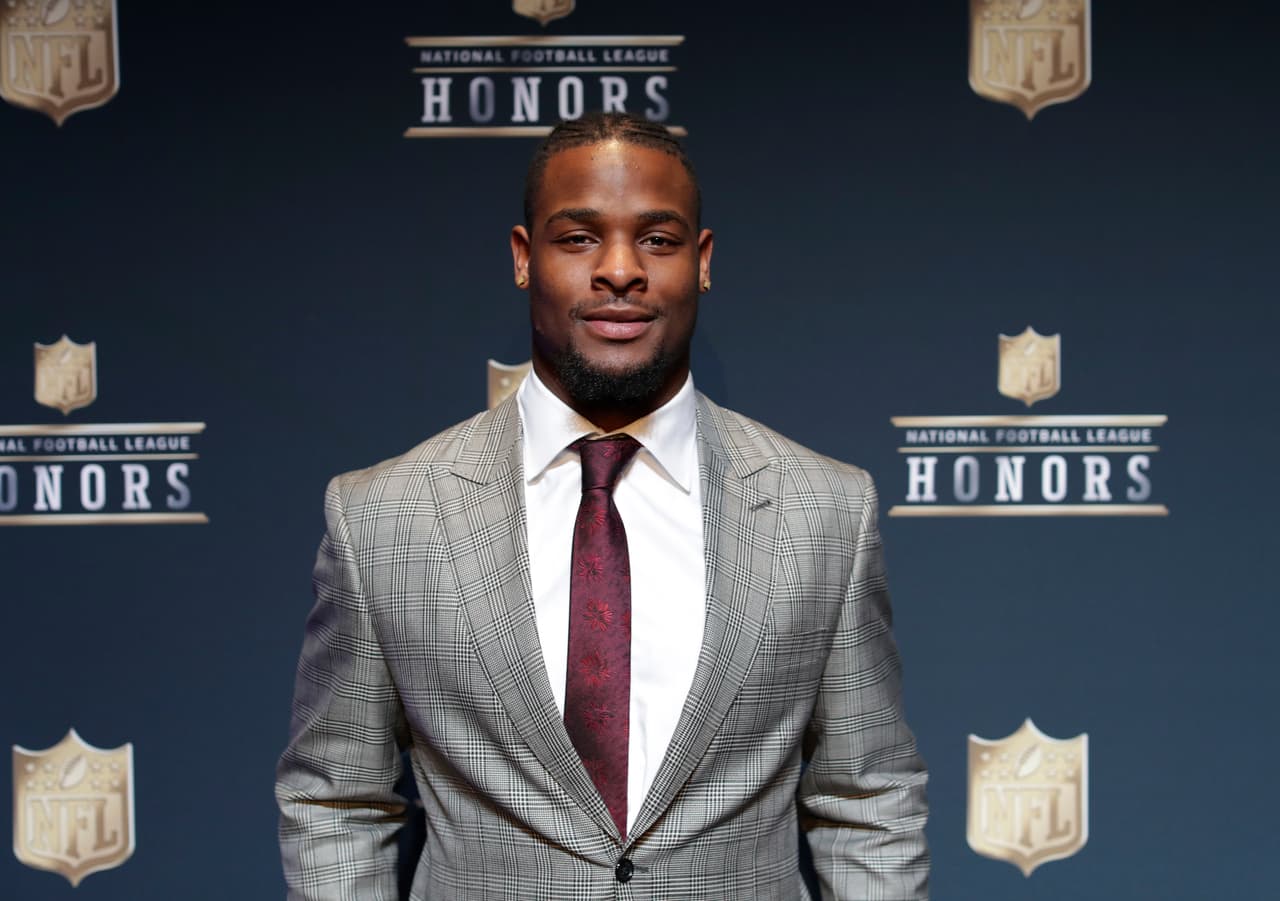 Courtyard's "Greatness on the Road" Award
<b>: </b>
<a href="http://www.nfl.com/player/le'veonbell/2540175/profile">Le'Veon Bell</a>, RB Pittsburgh Steelers
