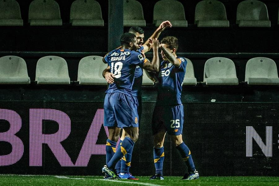 Farense pierde ante el Porto 0-1. A pesar de haber sido eliminado de la Copa, los 'Dragones Azules' siguen en la batalla de la Primeira Liga. El mexicano 'Tecatito' Corona fue titular durante el encuentro.