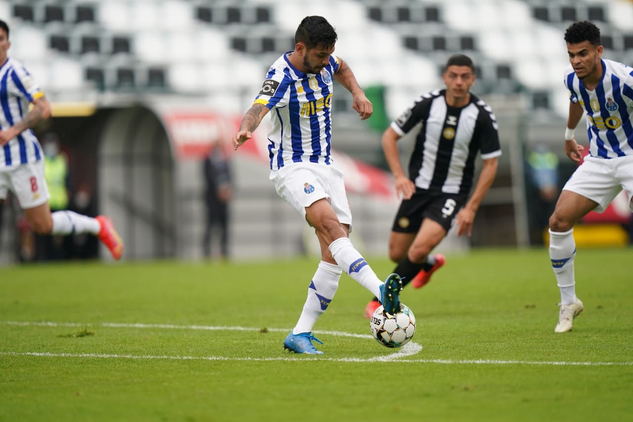 Porto se impone ante CD Nacional con marcador de 1-0 en la Primeira Liga. El gol fue por parte de Mehdi Taremi al minuto 20, quien ha sido goleador en los últimos tres encuentros de los 'Dragones Azules'. La escuadra del mexicano Jesús 'Tecatio' Corona sigue ocupando la segunda posición dentro de la liga portuguesa.
