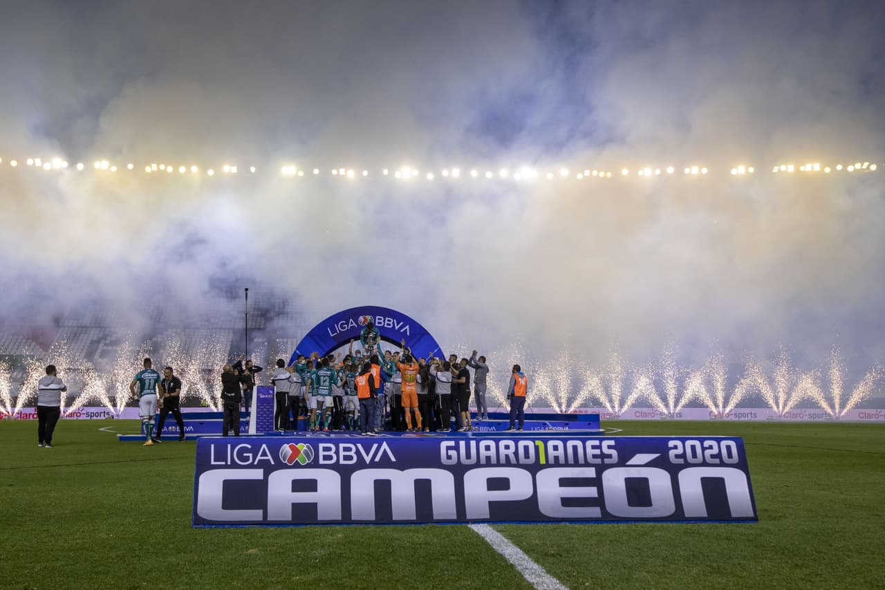 Así celebra León su nuevo campeonato del futbol mexicano en el estadio Nou Camp.