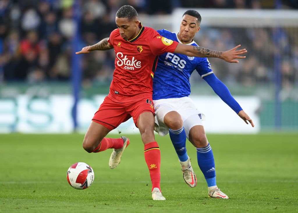 Chelsea golea fácilmente 5-1 al Chestefield, Everton consigue su pase en lso tiempos extras tras vencer 2-3 al Hull City, Leicester pasa por encima 4-1 sobre el Watford y el Newcastle da la sorpresa al caer eliminado 0-1 en su duelo frente al Cambridge United.