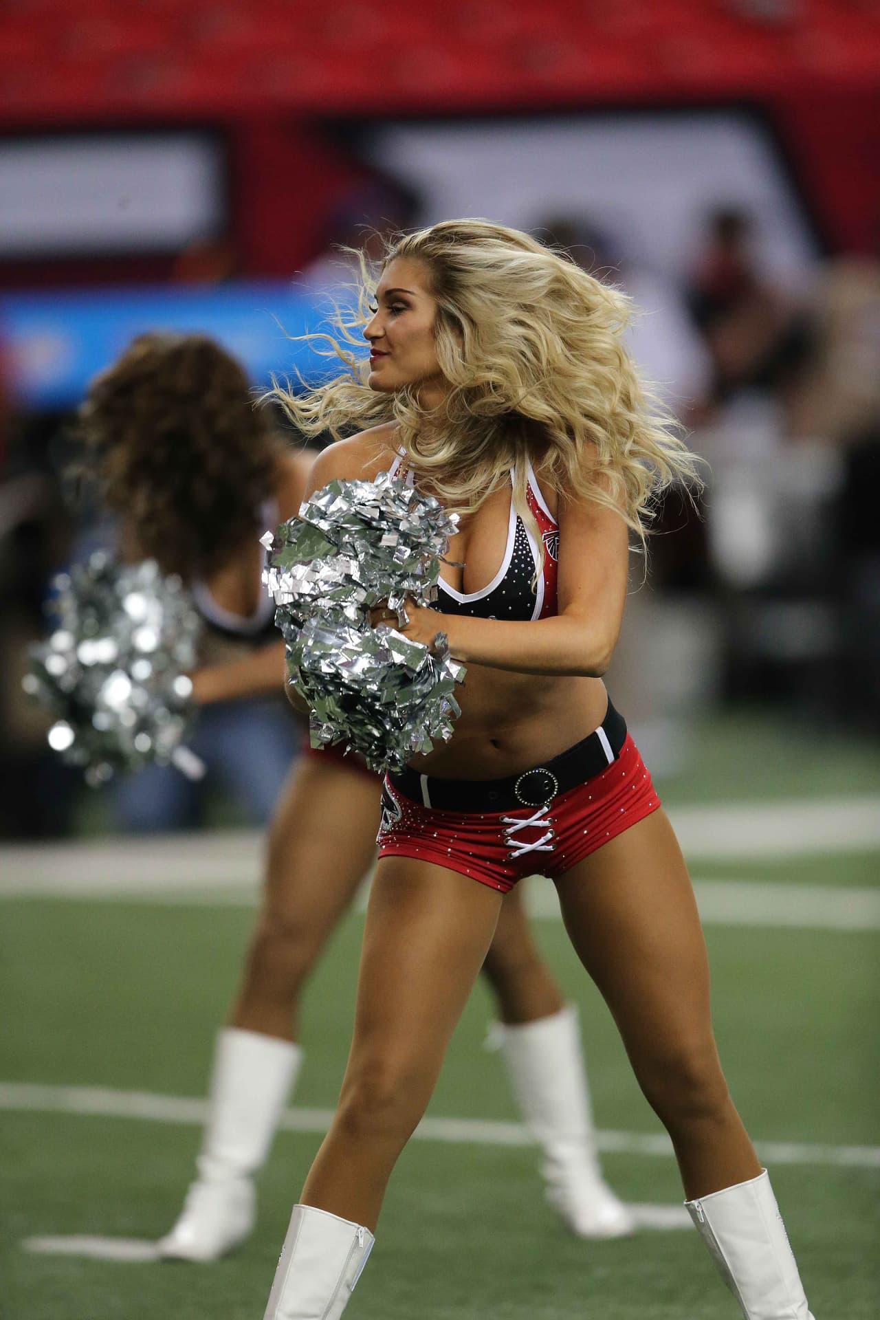 Ella es una chica muy dinámica y su belleza ha deslumbrado a los fans durante tres temporadas con los Atlanta Falcons, checa algunas imágenes de la sexy Brianna.