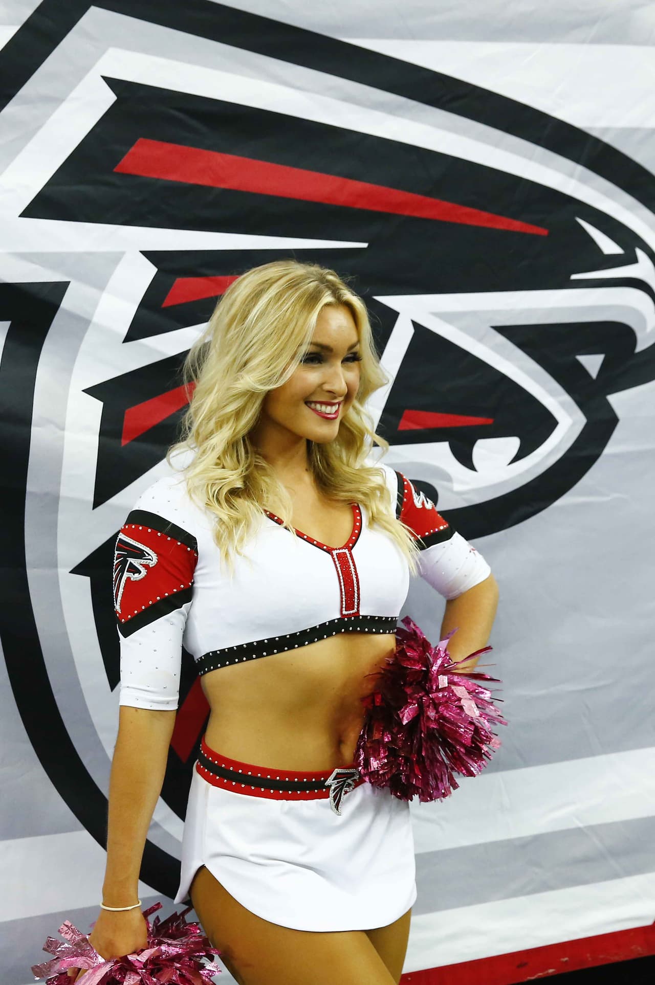 Ella es una chica muy dinámica y su belleza ha deslumbrado a los fans durante tres temporadas con los Atlanta Falcons, checa algunas imágenes de la sexy Brianna.