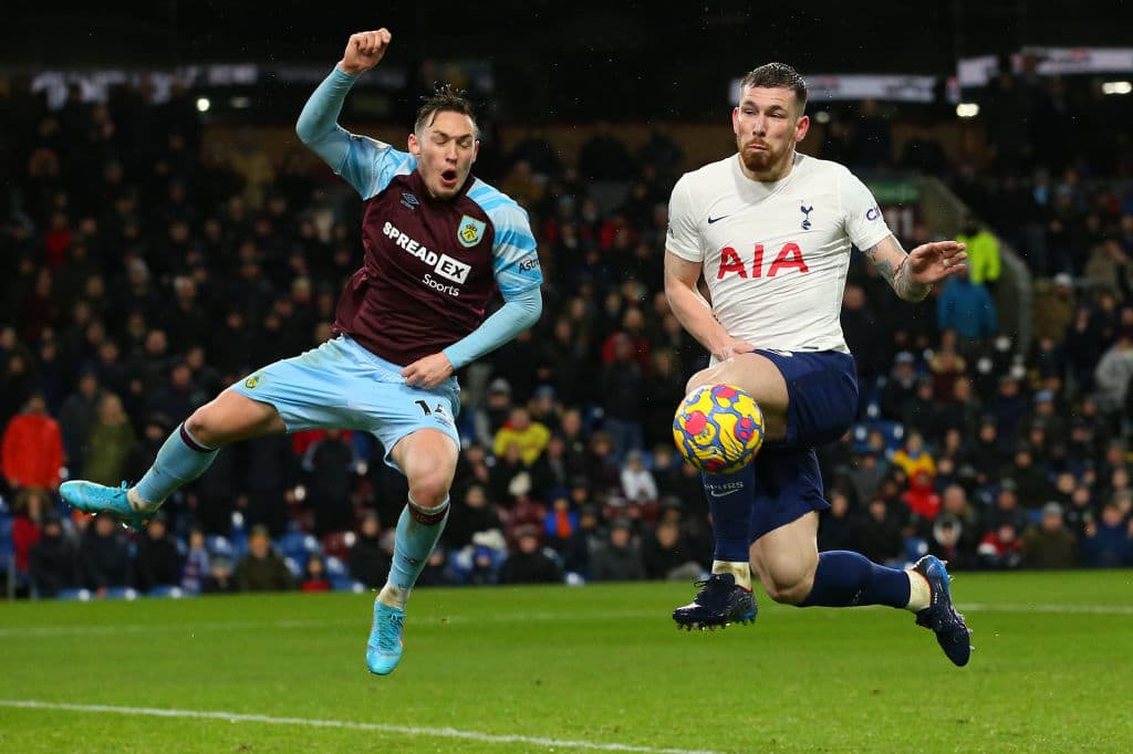 Totteham cae ante el penúltimo equipo de la tabla en la Premier League, Burnley, con marcador de 1-0, partido pendiente de la J13. El único gol de la tarde fue por parte de Ben Mee al 71'.
