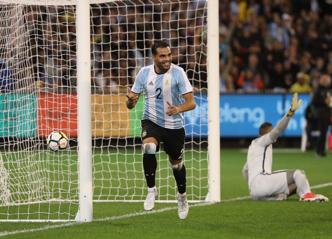 El autor del único gol, y el primero de Sampaoli, fue Gabriel Mercado. No podía ser otro para escribir una historia de fantasía. El jugador al que llevó al Sevilla la temporada pasada le daba el triunfo.
