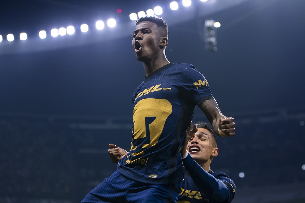 Con un auténtico juegazo de Alan Mozo, quien puso tres asistencias, además de los goles de Corozo y Meritao, Pumas fue mucho mejor que el América y lo eliminó en los Cuartos de Final del Grita México A21.