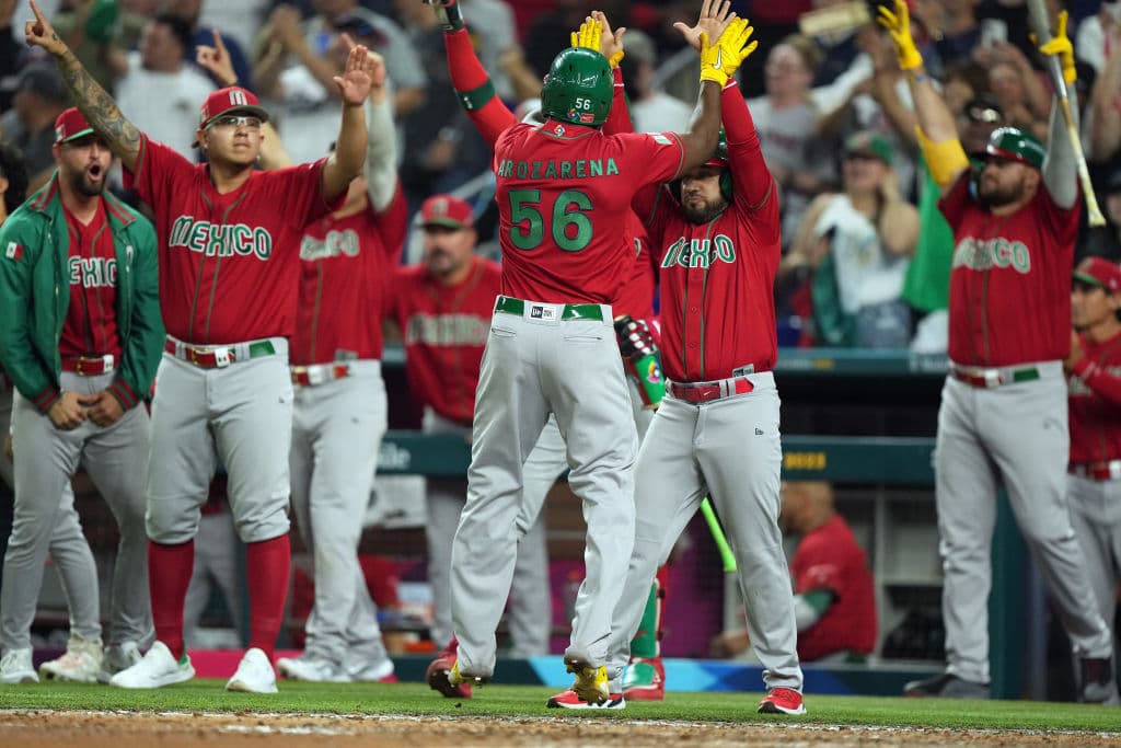 Team Mexico revealed their uniforms for the 2023 World Baseball Classic  🇲🇽⚾️ 📷: @mexicobeis