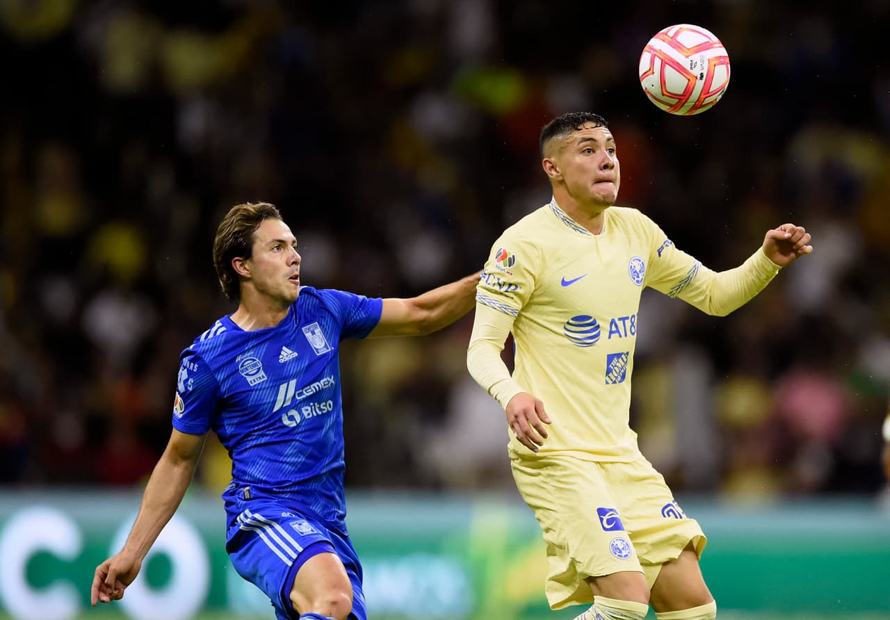 Gran choque por la banda el que se puede dar entre Emilio Lara y Sebastián Córdova.