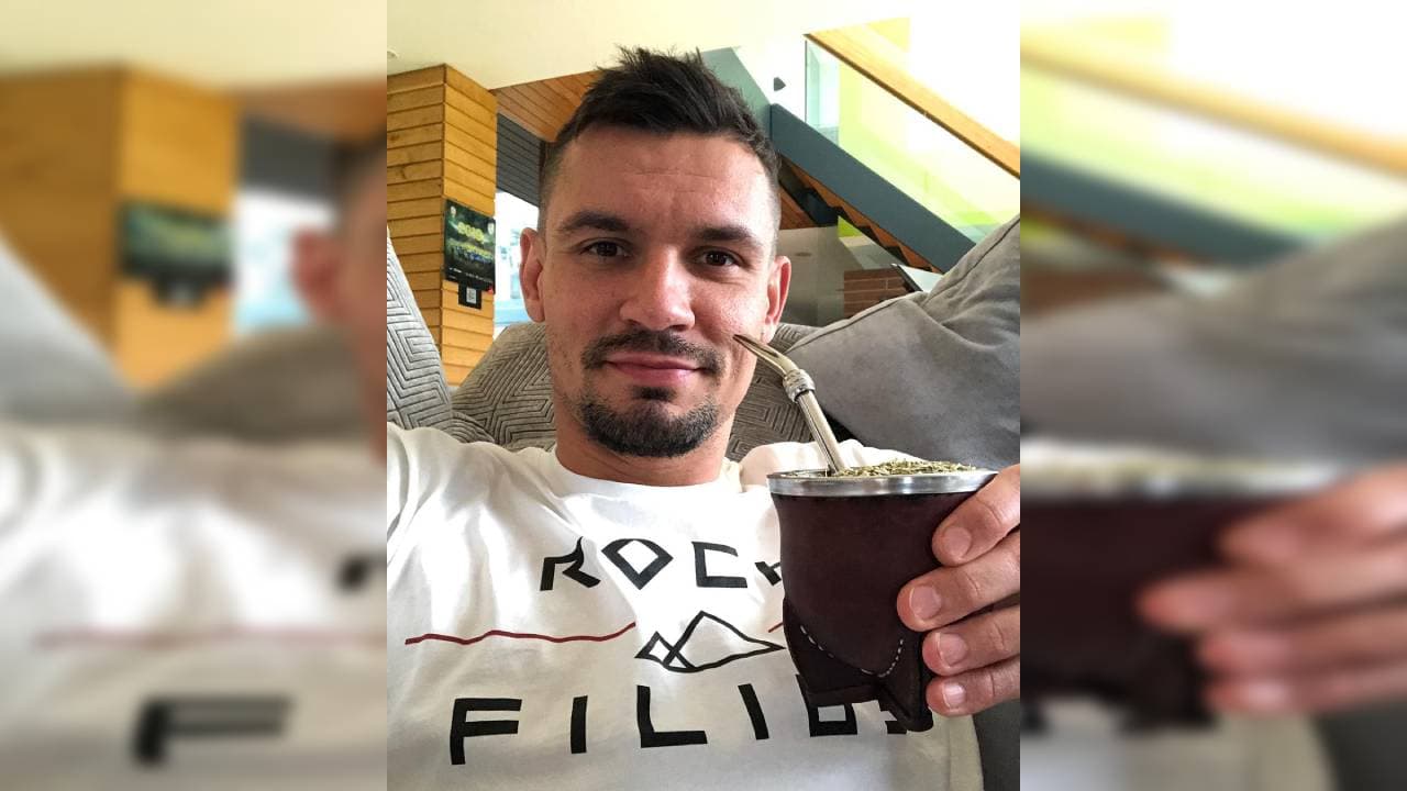 Años antes de la llegada del guardameta a Anfield ya se consumía mate en el club y lo hacía Dejan Lovren, quien a menudo lo compartía en Instagram.
