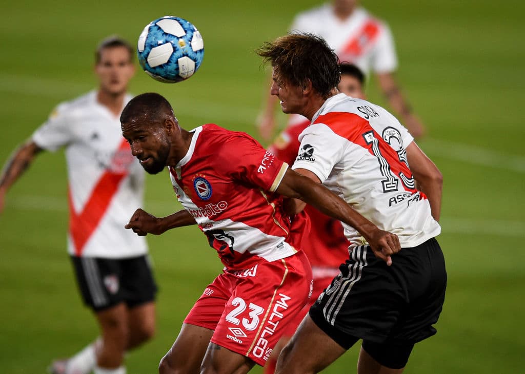 River no se conforma con el 2-0 consguido en casa y golean 2-6 en su visita a Nacional.
