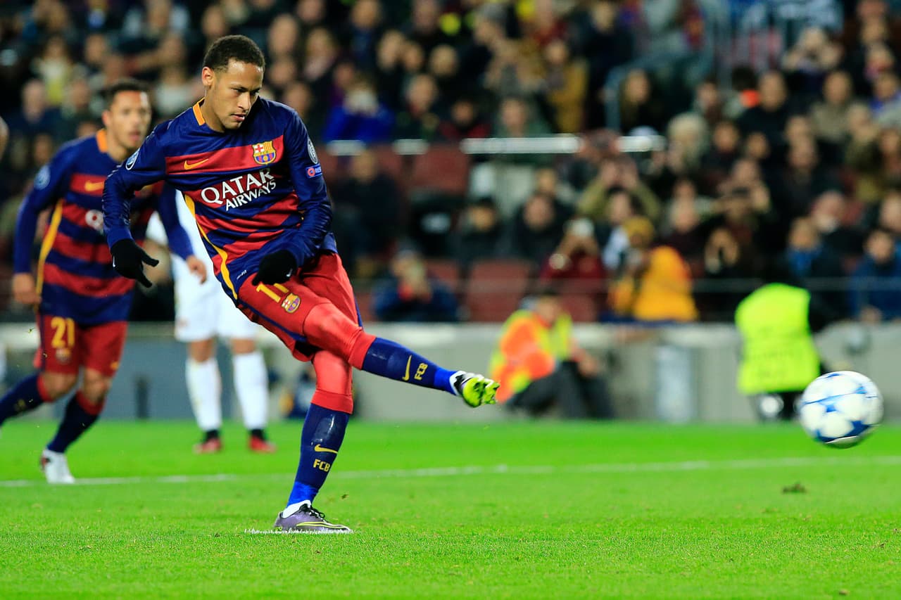 La 'paradinha' es una forma de ejecutar tiros desde el punto penal en la que el cobrador realiza un breve freno en el cobro antes de rematar con la idea de confundir al arquero.