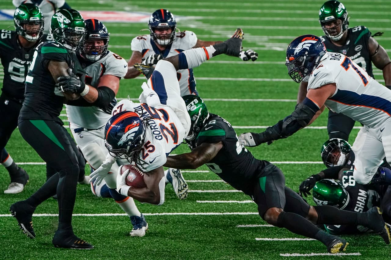 Denver sufre, pero logra imponerse 37-28 en su visita a los New York Jets, Melvin Gordon supero la 100 yardas por tierra y anotó dos touchdowns.