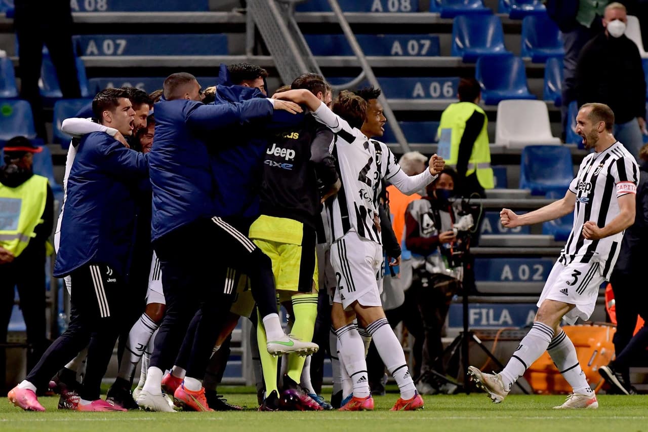 Juventus es campeón de la Coppa Italia. Derrotó al Atalanta como visitante con un marcador de 2-1. Dejan Kulusevski abrió el marcador para la Vecchia Signora al minuto 31, pero Ruslan Malinovski empataba el encuentro en el curso de la segunda mitad, pero quien se encargó de darle la victoria a la visita, fue Federico Chiesa al 73.