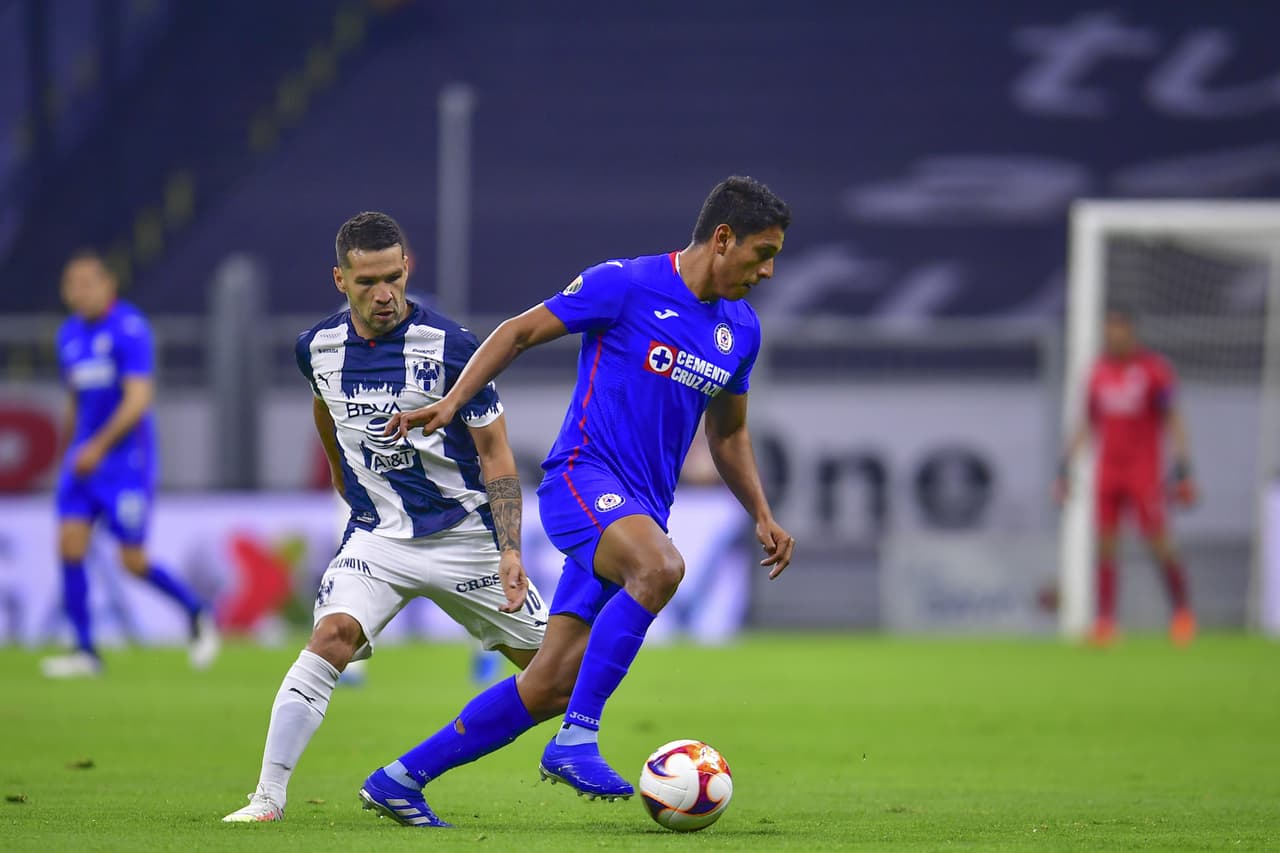 Con solitario gol de Roberto Alvarado (42'), Cruz Azul vence 1-0 a Monterrey y alargan su racha de victorias a nueve. Cruz Azul se queda como líder solitario del torneo y los Rayados bajan a cuarto lugar y podrían caer al quinto si es queToluca vence al Pachuca.