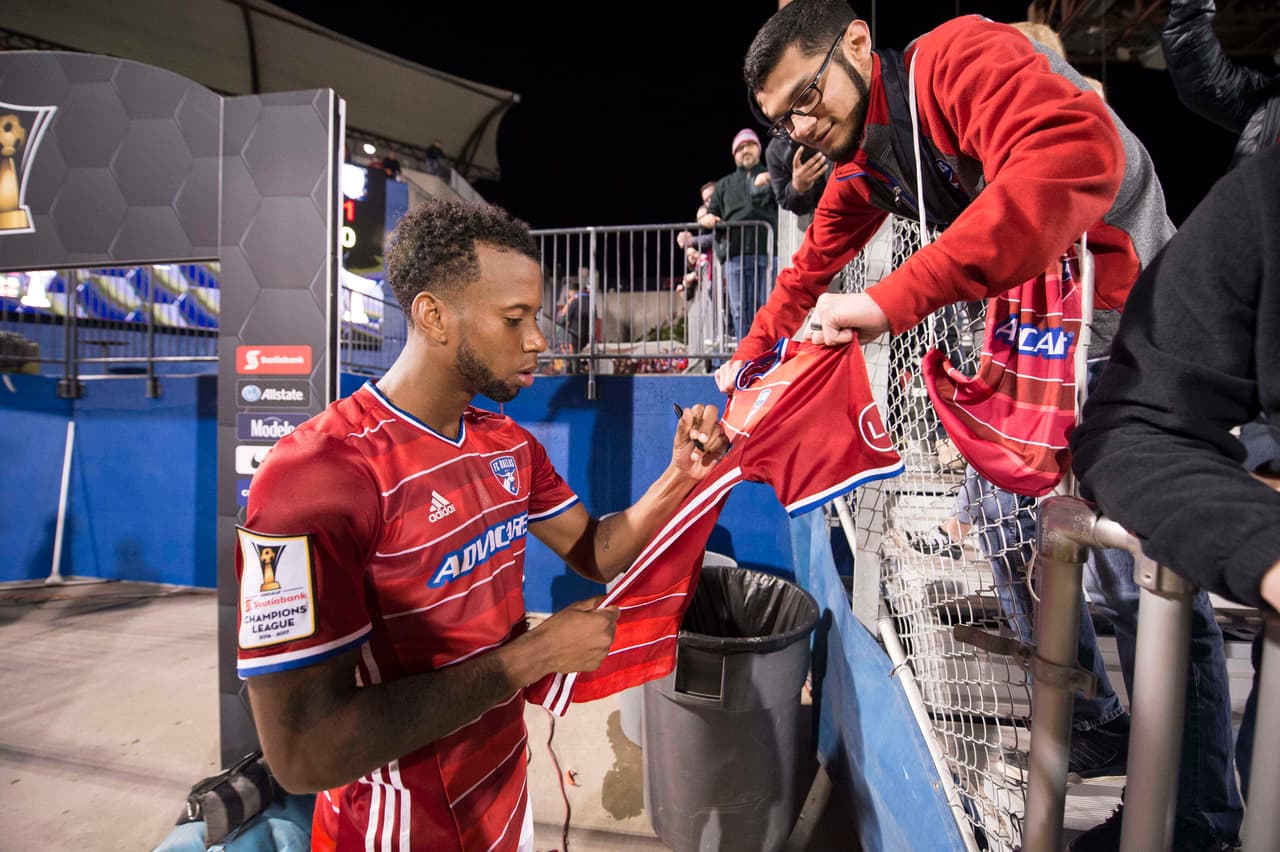 Volante de FC Dallas celebra convocatoria a la selección de EE.UU. con golazo a Pachuca
