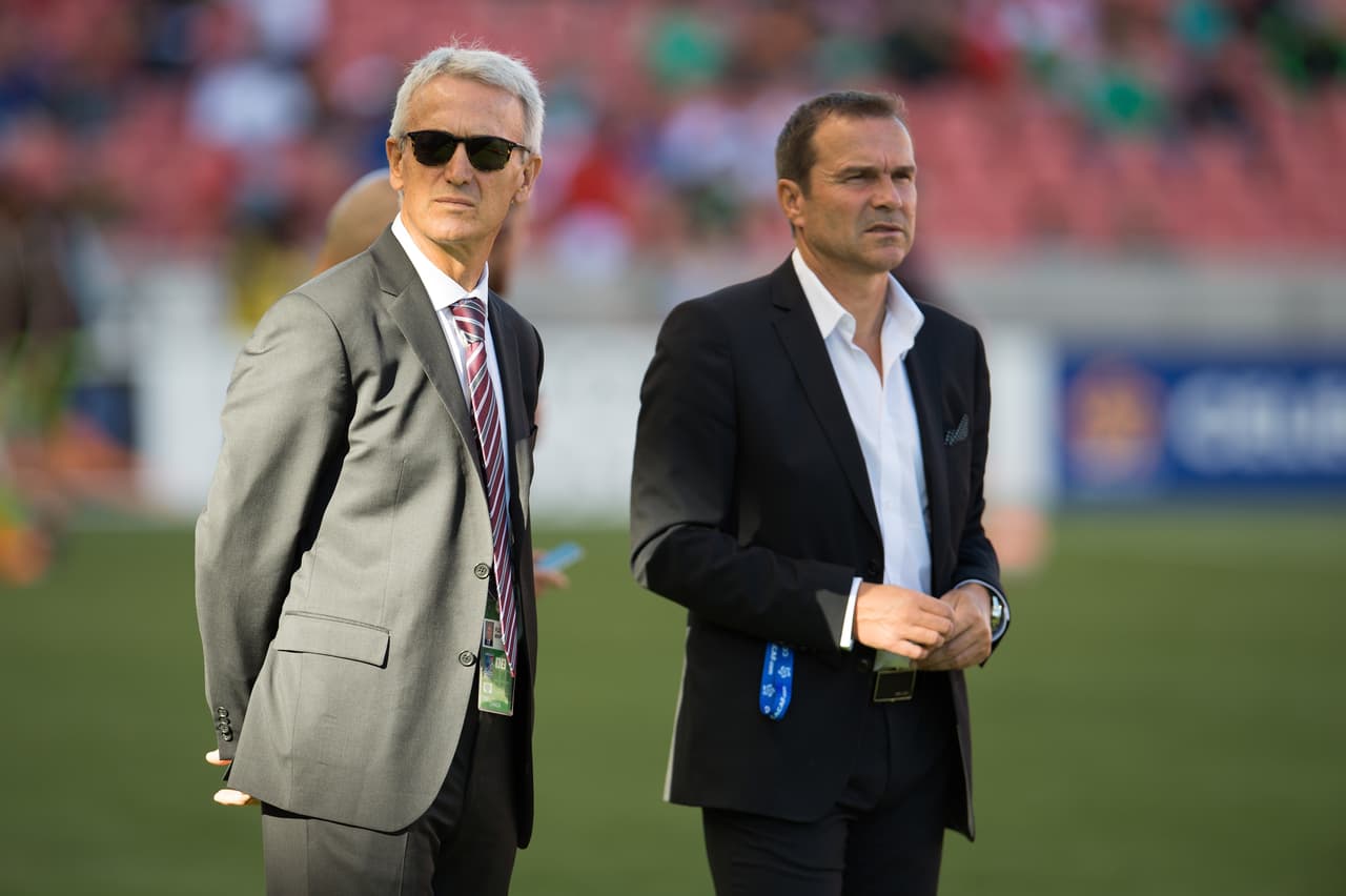 Benito Floro, director técnico de los rojos, conoce el entorno del balompié mexicano luego de dirigir a los Rayados de Monterrey. El español ha intentado encontrar una nueva base de futbolistas con orígenes y raíces europeas y latinoamericanas.