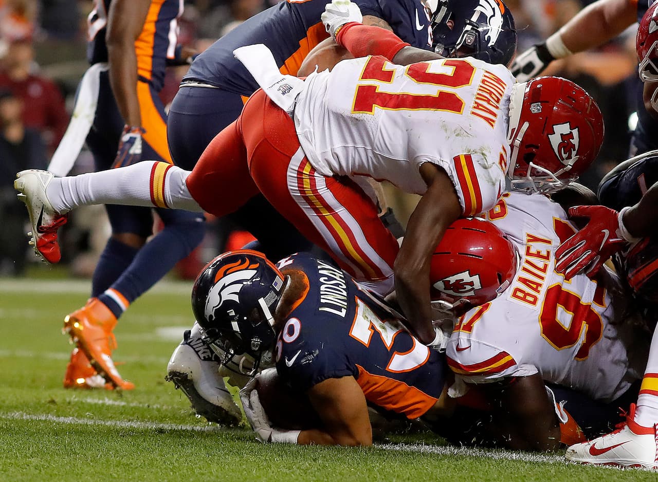 Restando 2:05 del tercer cuarto Phillip Lindsay hizo un acarreo de una yarda para anotar un touchdown que ponía adelante a los Broncos arriba 20-13.