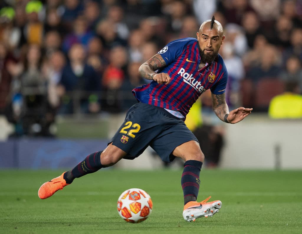 Durante su paso por el Colo Colo, Arturo logró lo que pocos han conseguido al ser tricampeón con el equipo chileno.