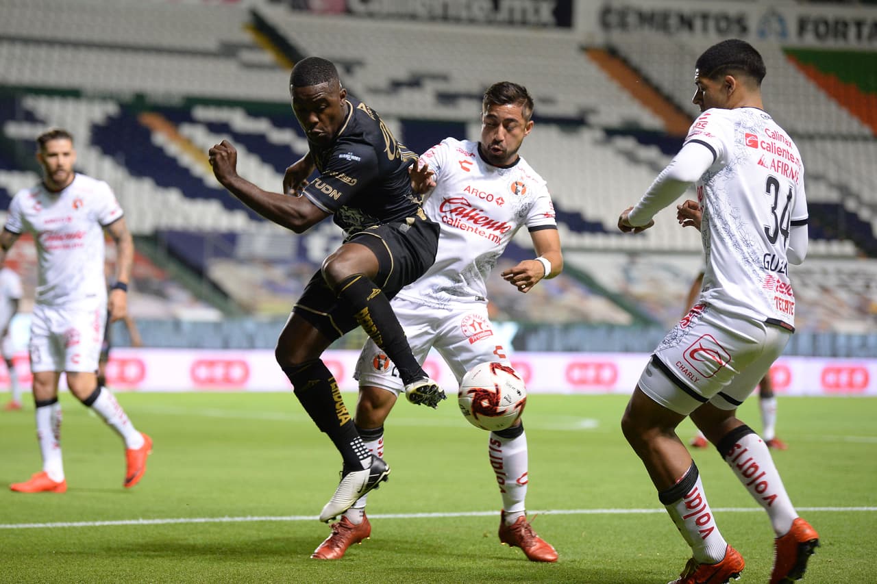 Con gol de Jean meneses y Emanuel Gigliotti, León consigue la remontada sobre Xolos y se adueñan de los tres puntos.