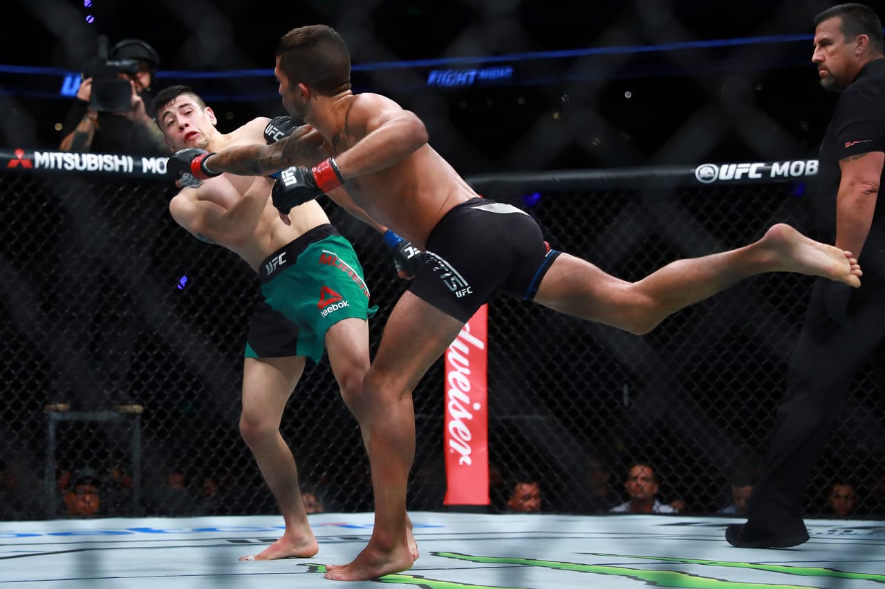 MEXICO CITY, MEXICO - AUGUST 05: Sergio Pettis punches Brandon Moreno during the UFC Fight Night Mexico City at Arena Ciudad de Mexico on August 05, 2017 in Mexico City, Mexico. (Photo by Hector Vivas/Getty Images)