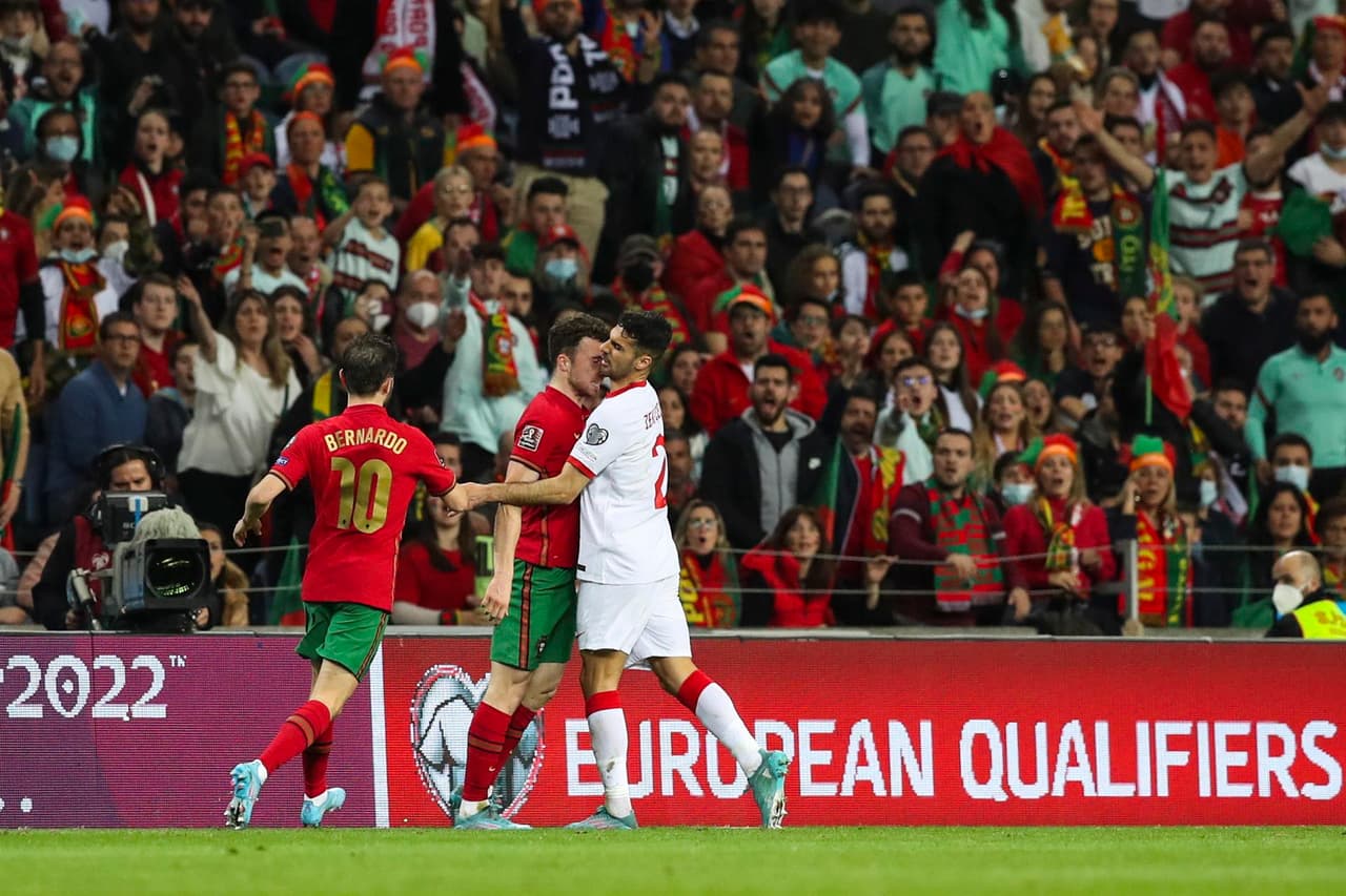 Portugal sigue con vida para clasificar al Mundial Qatar 2022 al vencer en casa 3-1 a Turquía, que falló un penal en los últimos minutos que era el empate en el Repechaje UEFA.