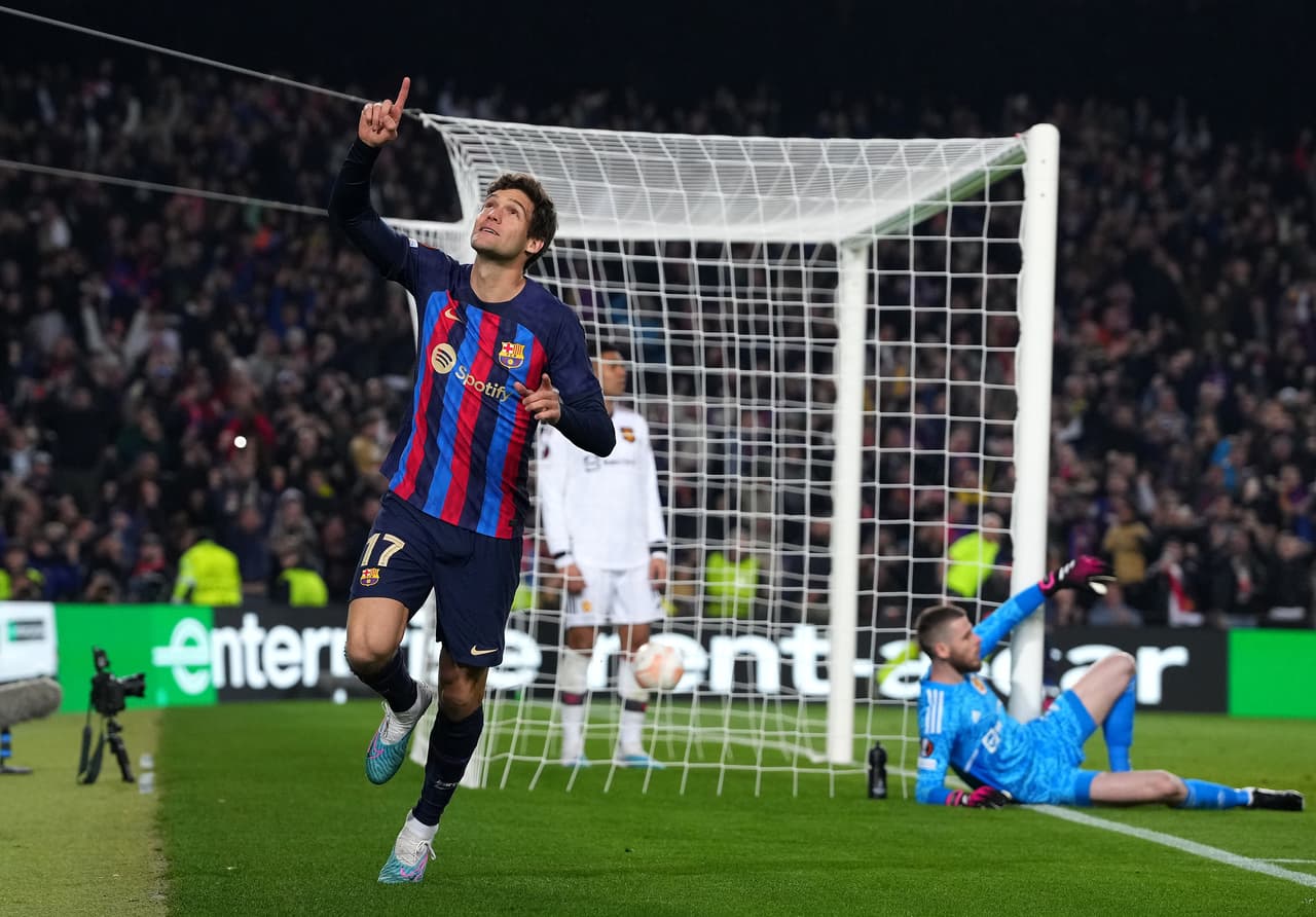 El Barcelona y el Manchester United empataron en la ida de los dieciseisavos de final de la Europa League; los goles culés fueron de Marcos Alonso y Rapinha y por los Devils marcaron Marcus Rashford y un autogol de Jules Koundé.