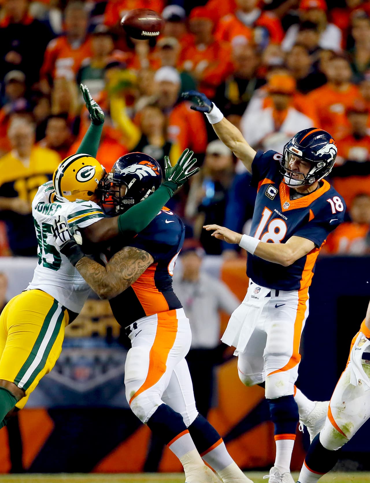 Los Broncos y Peyton Manning brillaron en Lunes por la Noche al derrotar a los Packers 29-10 y así mantenerse invictos. Checa las mejores tomas de este duelo.