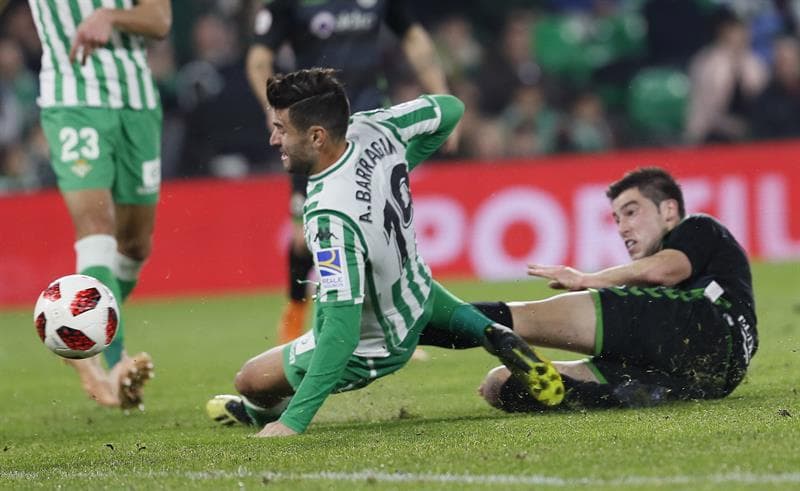 El primer tiempo estuvo muy parejo entre ambos equipos con un visitante que en el estadio Benito Villamarín buscaba la igualdad en la llave. Betis no contó con el mexicano Andrés Guardado.